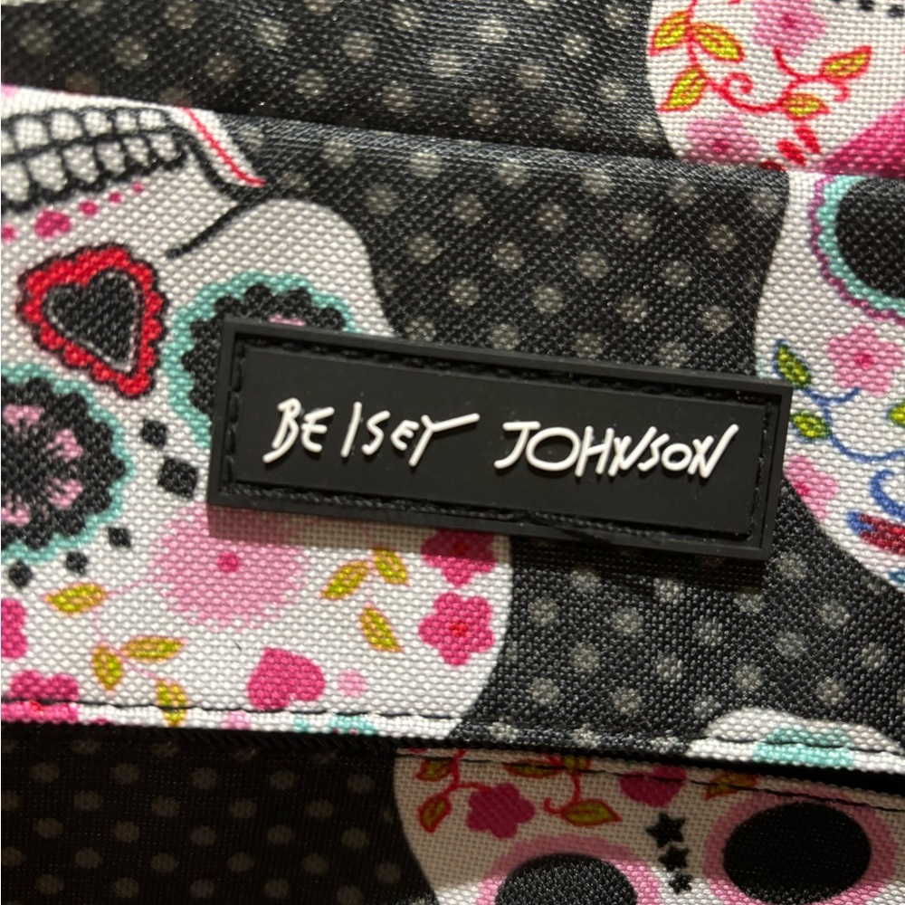 NWT Betsey Johnson Skulls Collection Roller duffle  - perfect for traveling. - Picture 3 of 10
